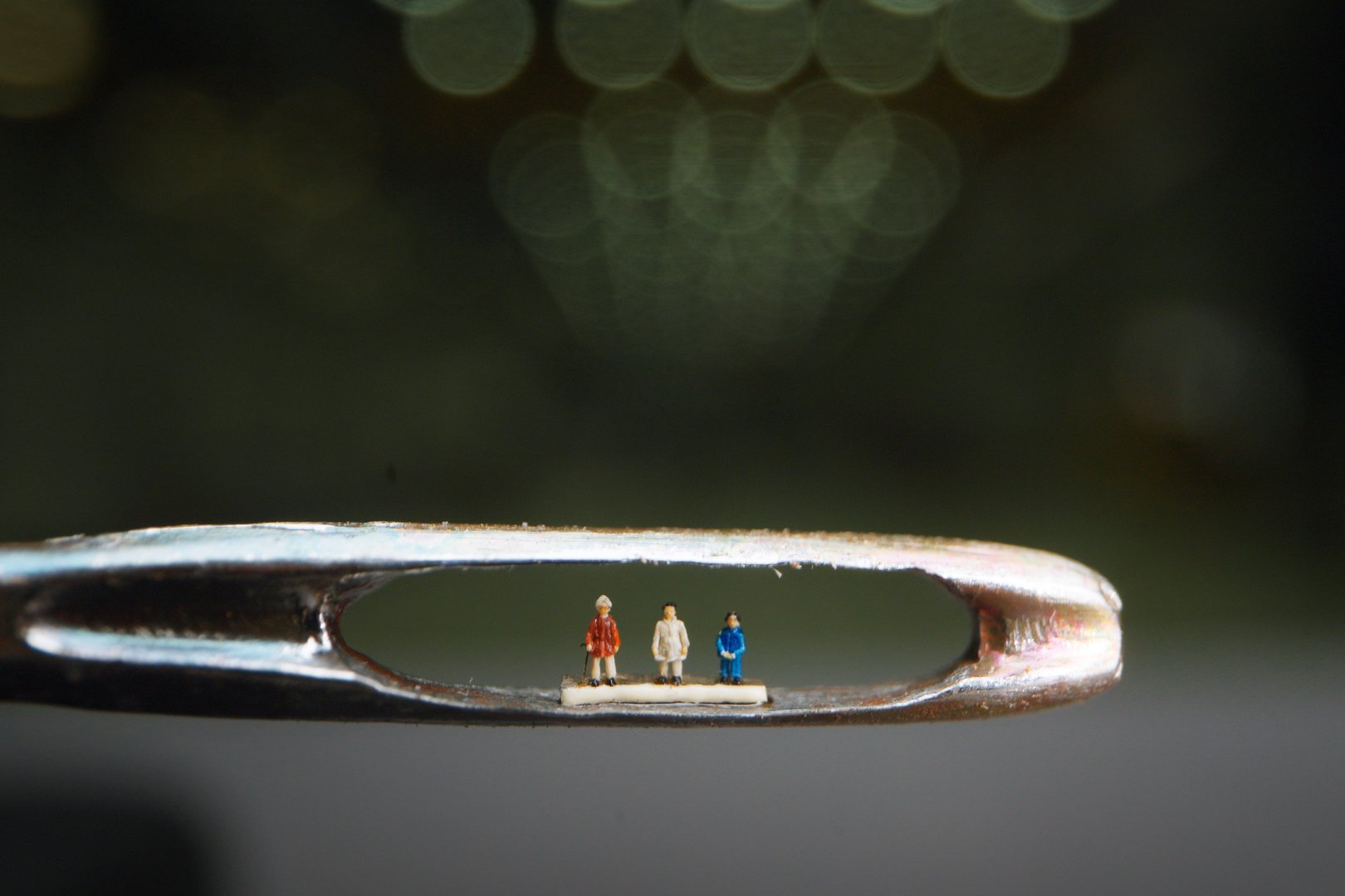 18K gold microsculptures of Sarabhai, Kalam & Raman by Ajay Kumar Mattewada, Aagaman payload.jpg