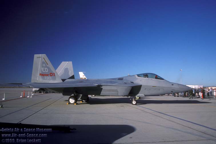 33 F-22A EMD 91-4001 right side l.jpg