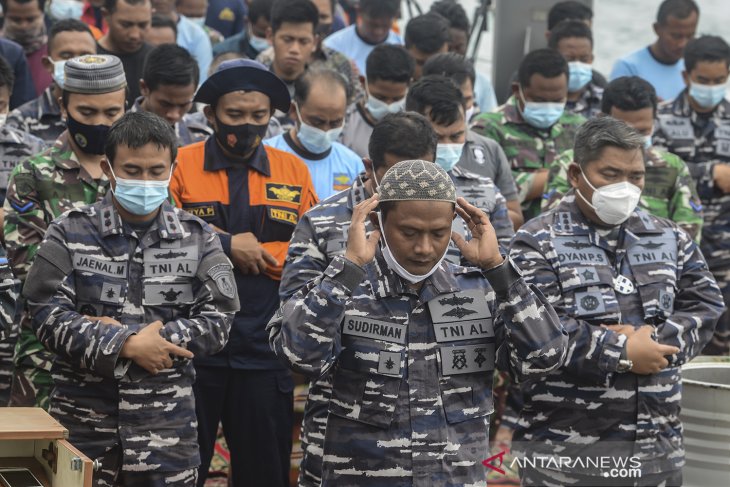 antarafoto-basarnas-perpanjang-pencarian-korban-sriwijaya-air-150121-adm-6.jpg