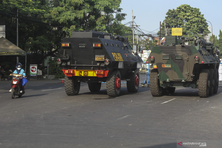 antarafoto-panser-siaga-di-pos-penyekatan-ppkm-darurat-06072021-ada-3.jpg