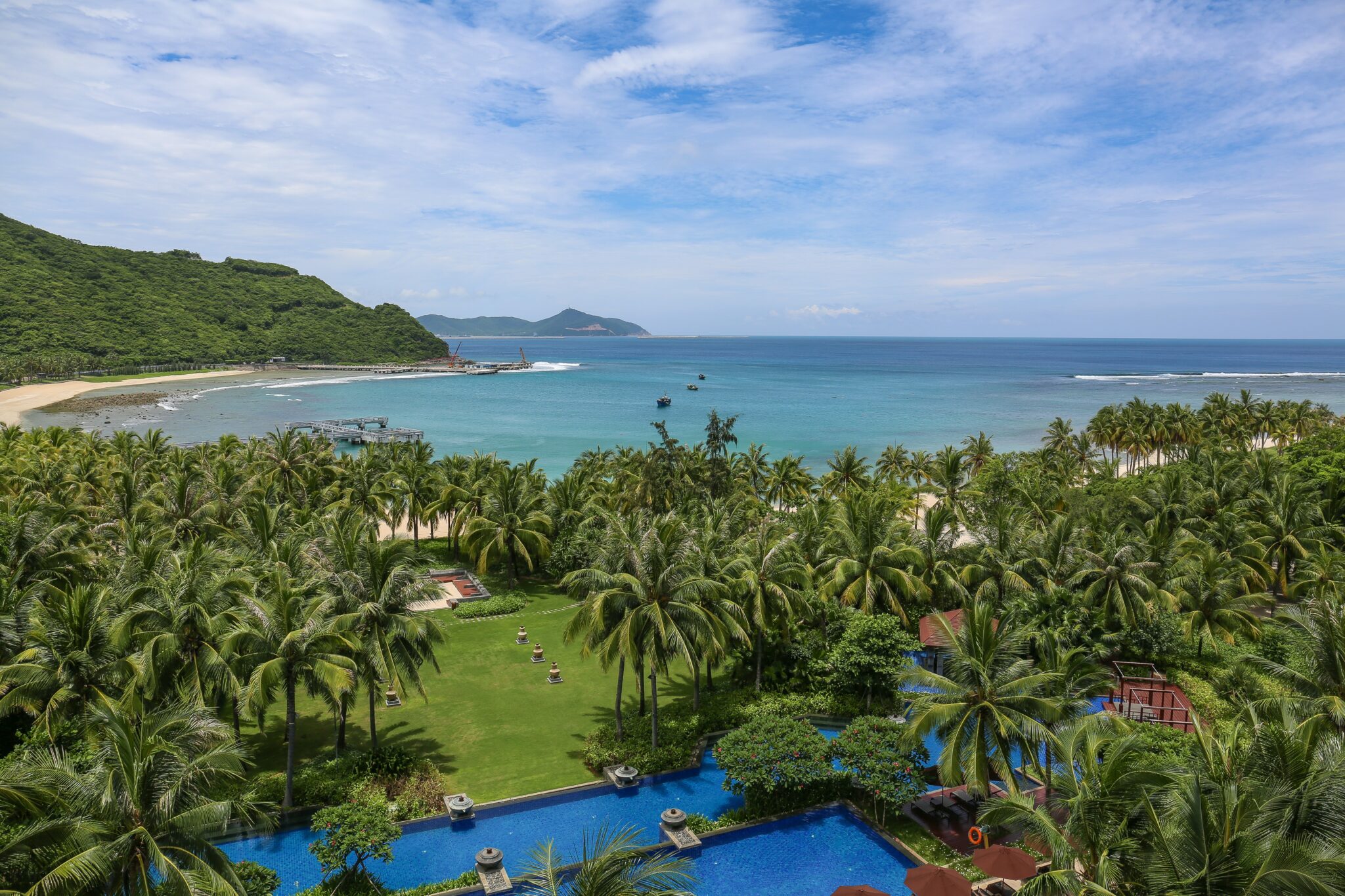 beachfront-sanya-china-2048x1365.jpg