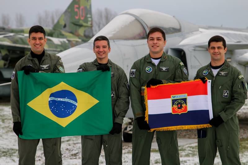 Brazilian_Gripen_pilots_operational_conversion1.jpg