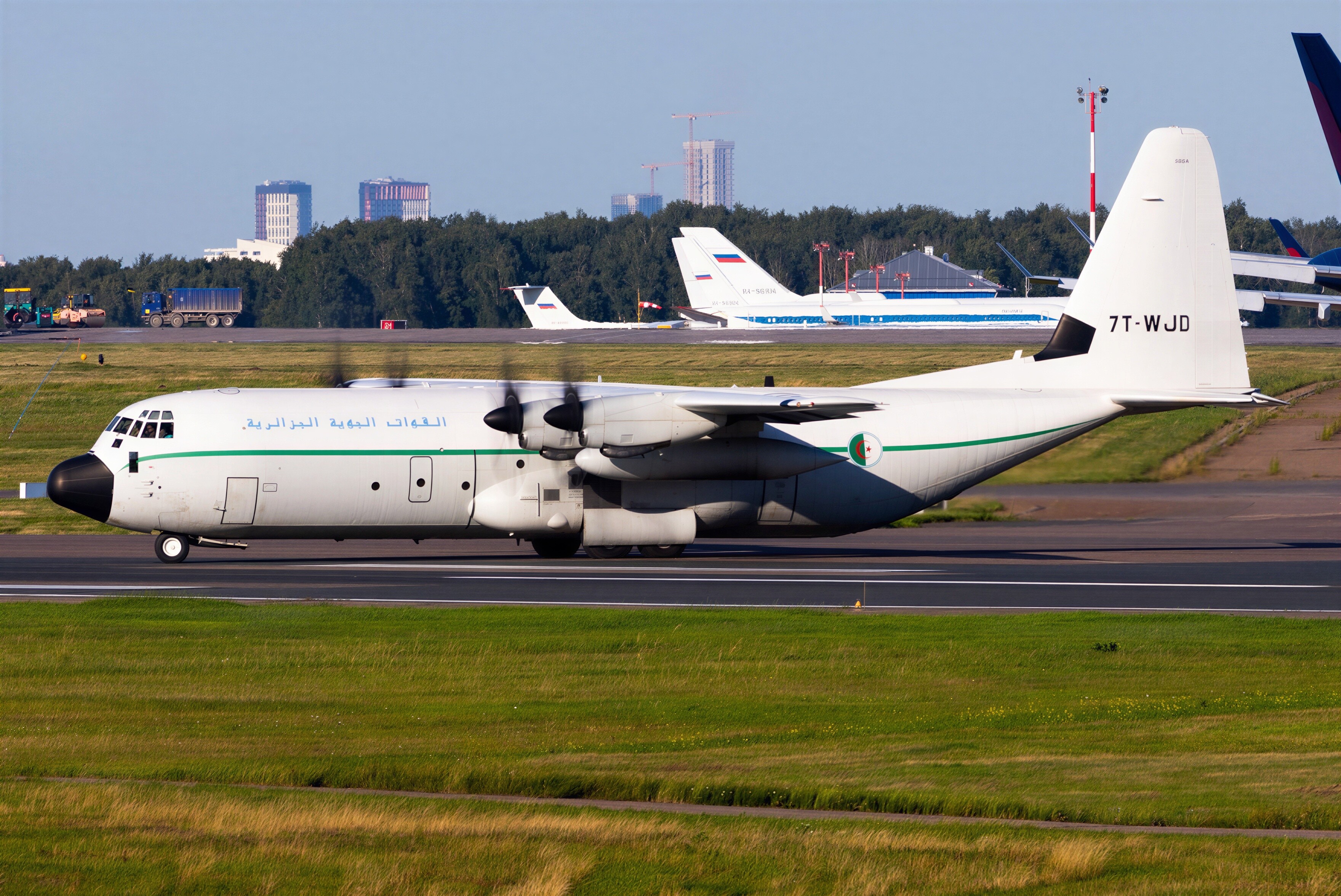 C-130J-30 UUWW 17-07-2026 7T-WJD-3.jpg