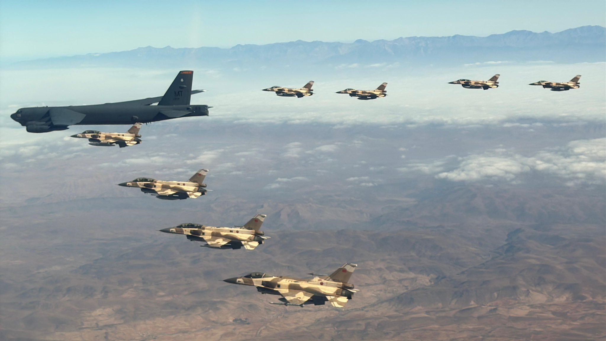 F-16 B-52H.jpg
