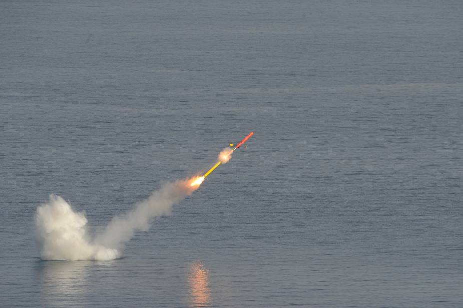 French_Navy_new_Suffren_submarine_fired_Exocet_SM39_anti-ship_and_naval_cruise_missiles_925_001.jpg