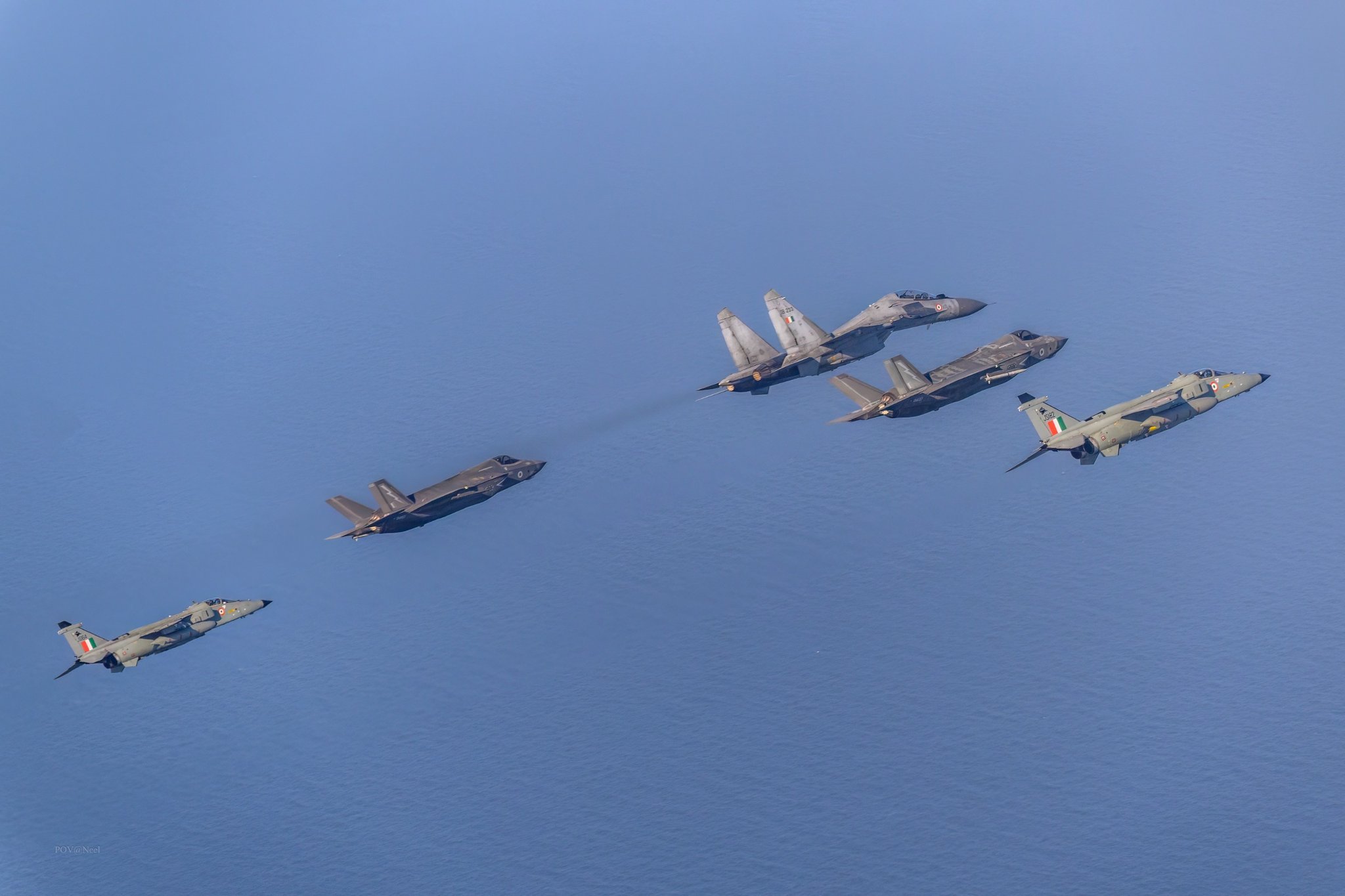 G3REpgsWwAAmafB.jpeg