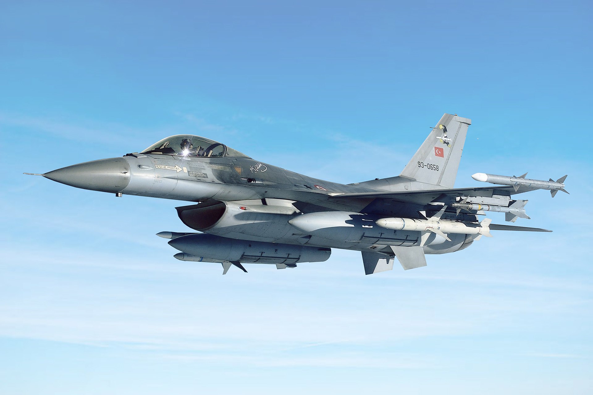 General_Dynamics_F-16_Fighting_Falcon_Turkish_(remix).jpg