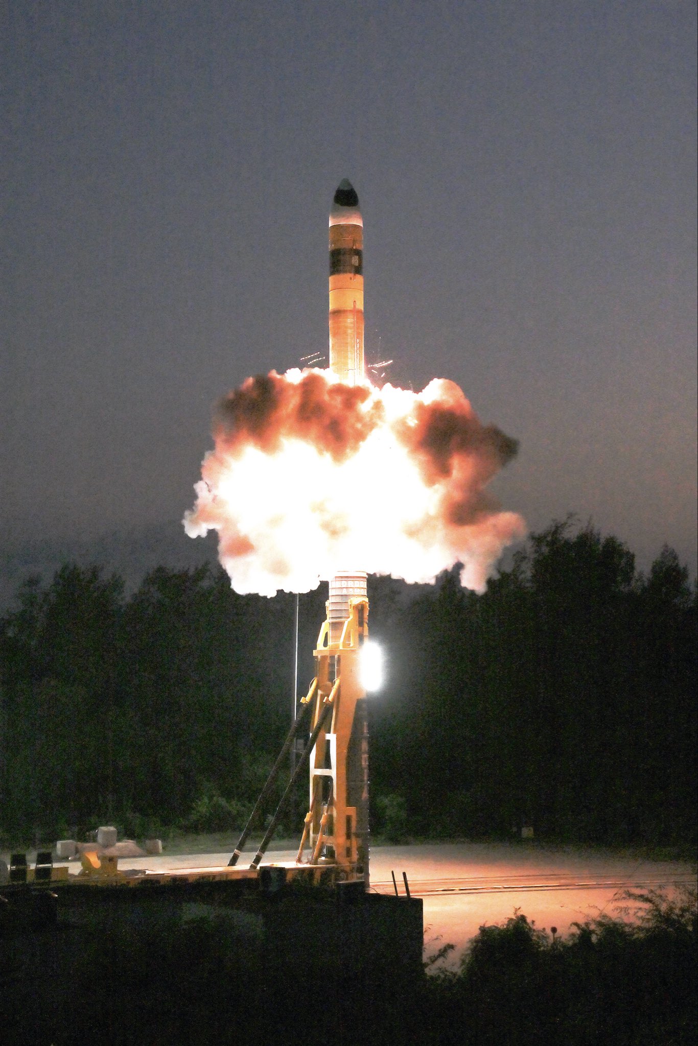 HH33i82bYAAxCPR.jpg