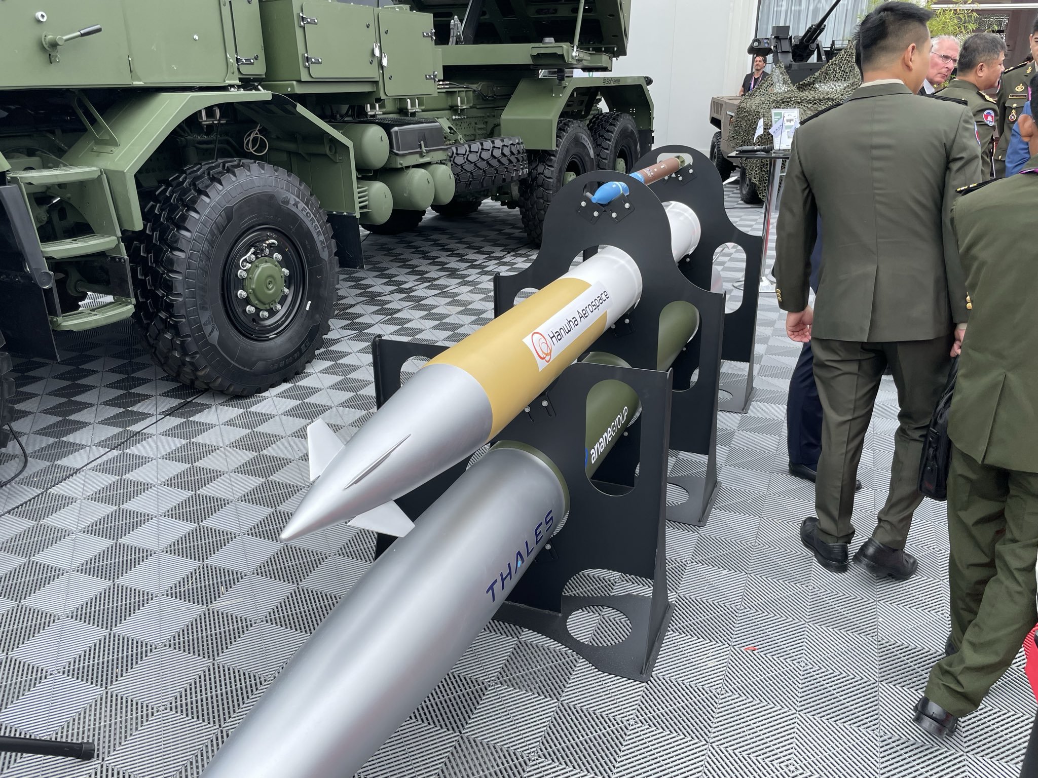 HK7A37fXsAEOJK1.jpg