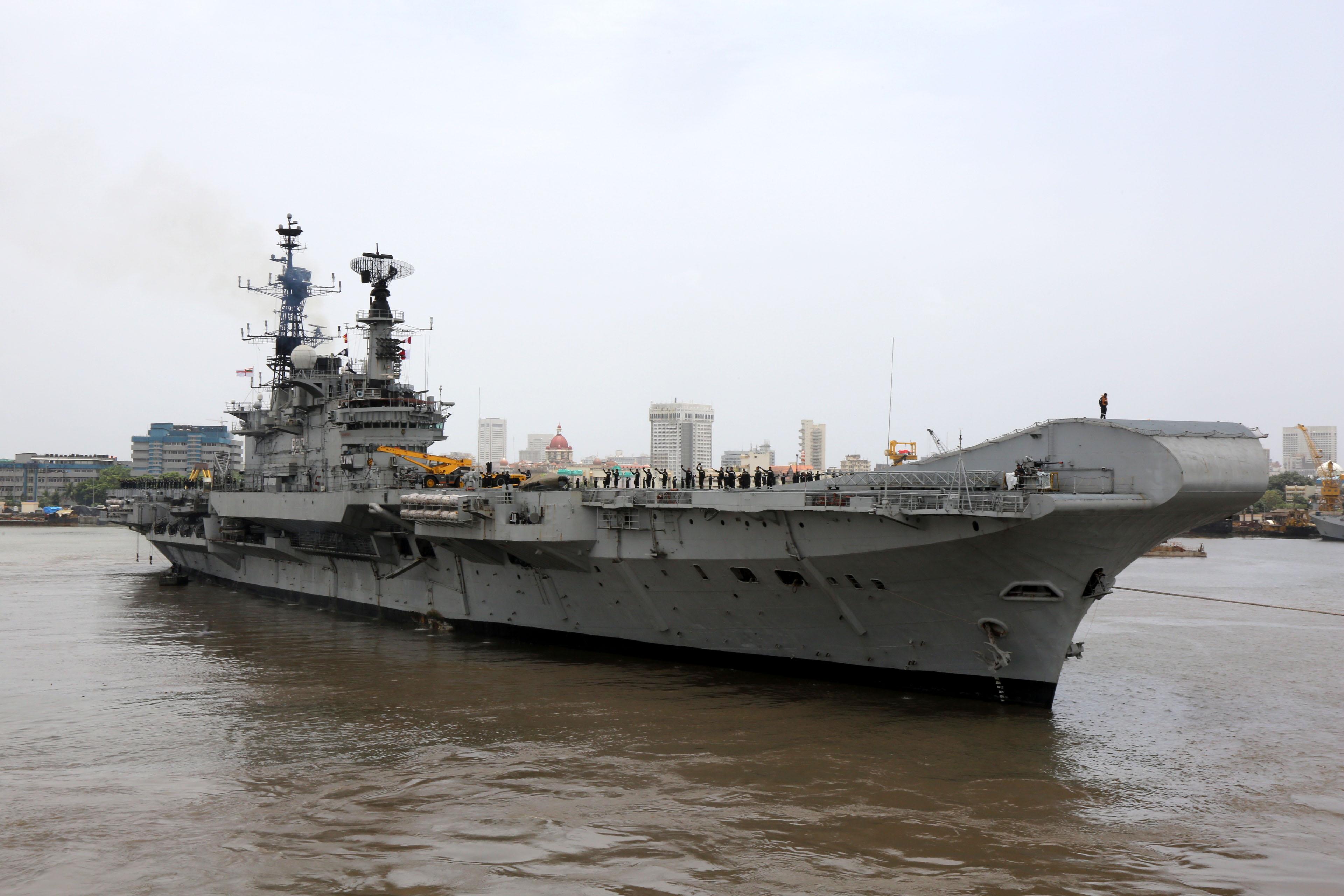 INS_Viraat_Sails_on_her_own_Steam_for_One_Last_Time.jpg