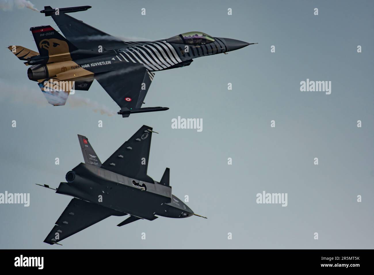 istanbul-turkey-04-28-2023-baykar-bayraktar-kizilelma-uav-and-soloturk-f-16-arm-flight-two-fig...jpg