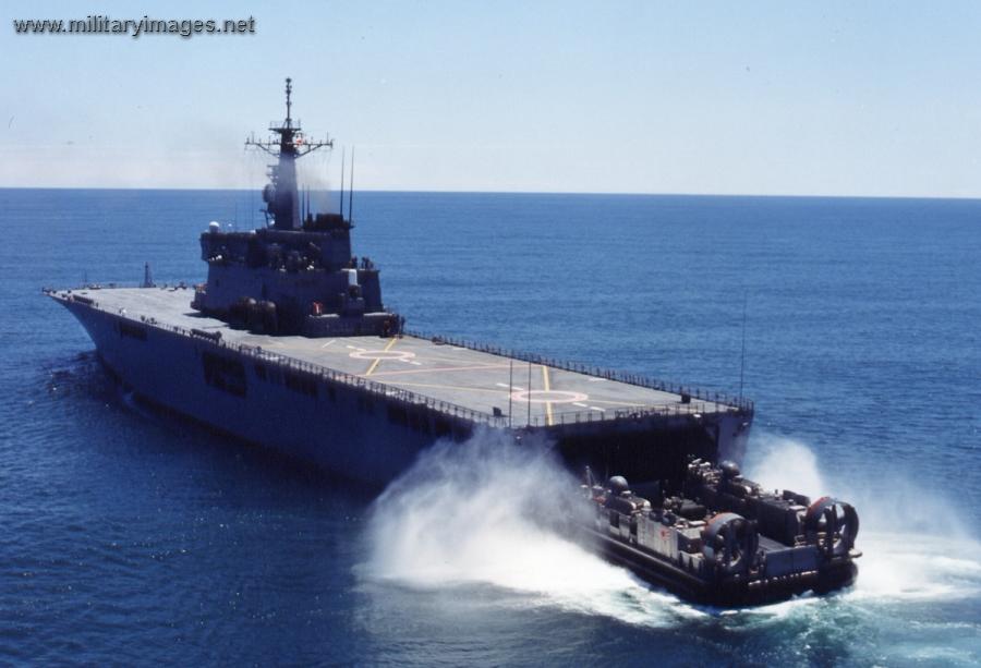 Japanese_Navy_-_OSUMI_class_tank_landing_ship.jpg