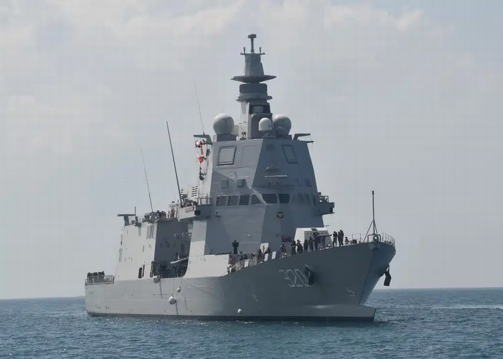 KRI-BWJ-320-arriving-in-Lampung.-TNI-AL.png
