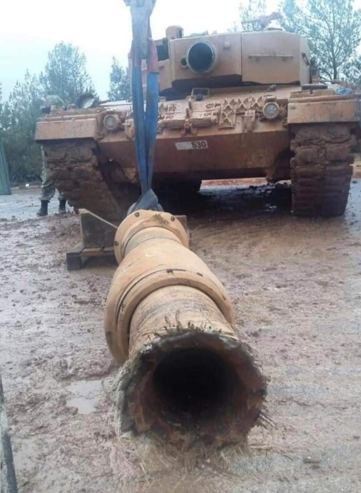 Leopard 2A4 Damaged Barrel - 1.jpg