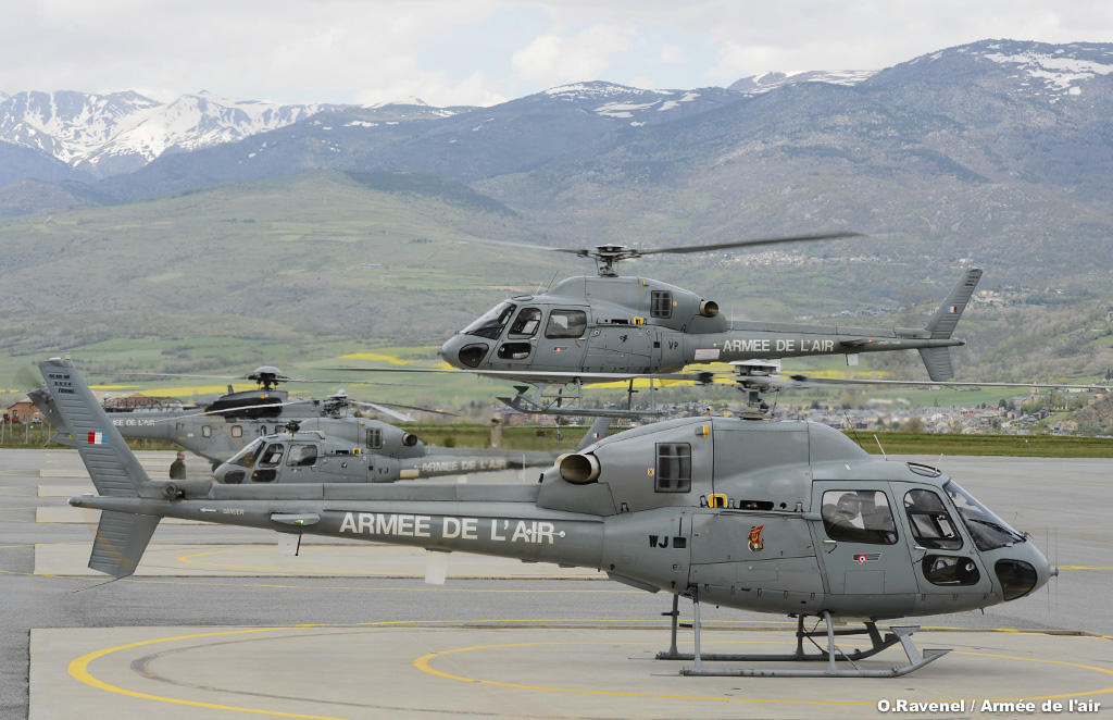 les-fennec-du-parisis-et-de-l-alpilles-et-un-super-puma-en-campagne-d-instruction-a-saint-leoc...jpg