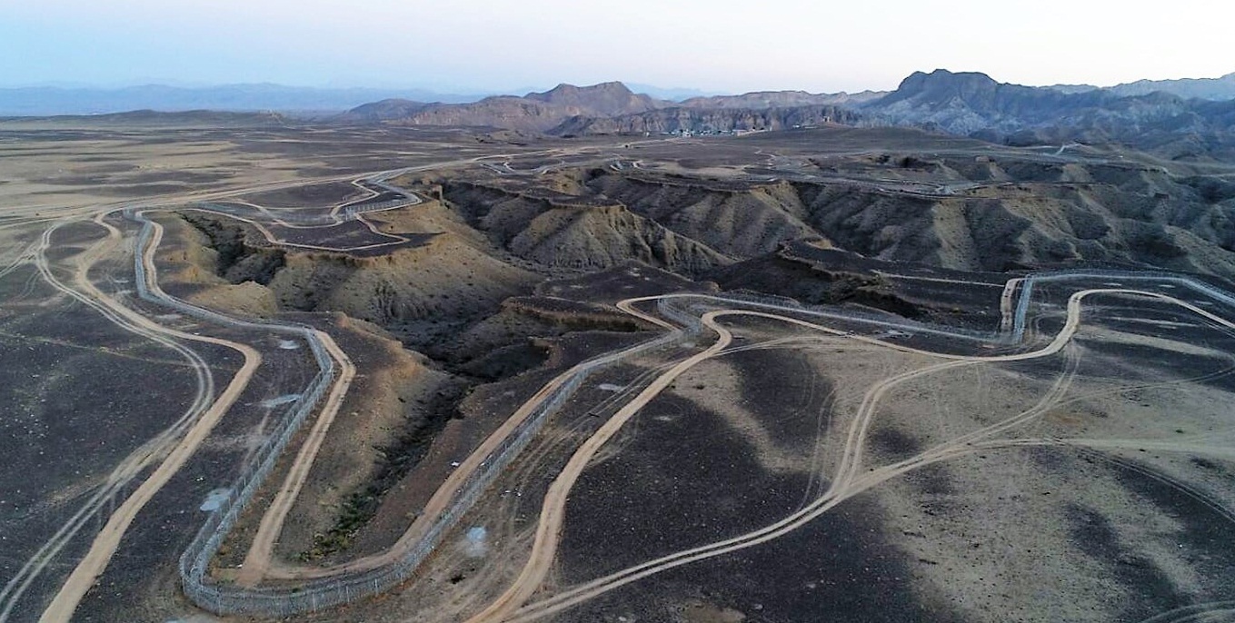 Pakistan-Afghanistan-border-fencing.jpg