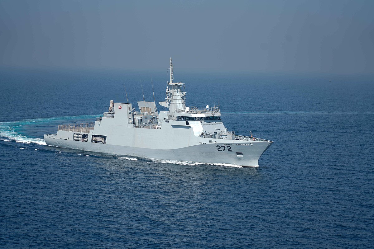 PNS_Tabuk_(272)_sailed_in_the_Gulf_of_Oman.jpg