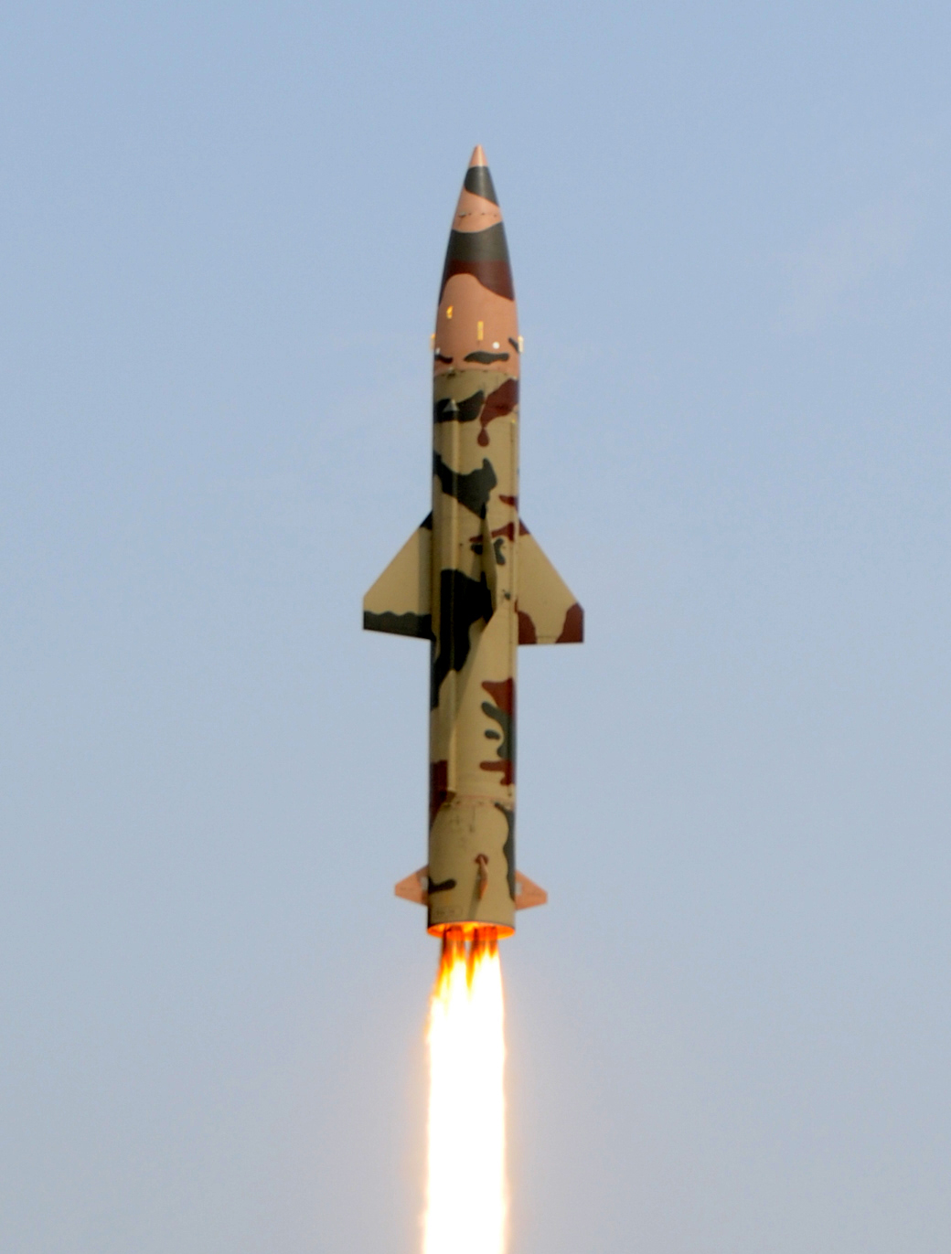 Prithvi-II_missile_launch_on_11_March_2011_(cropped).jpg