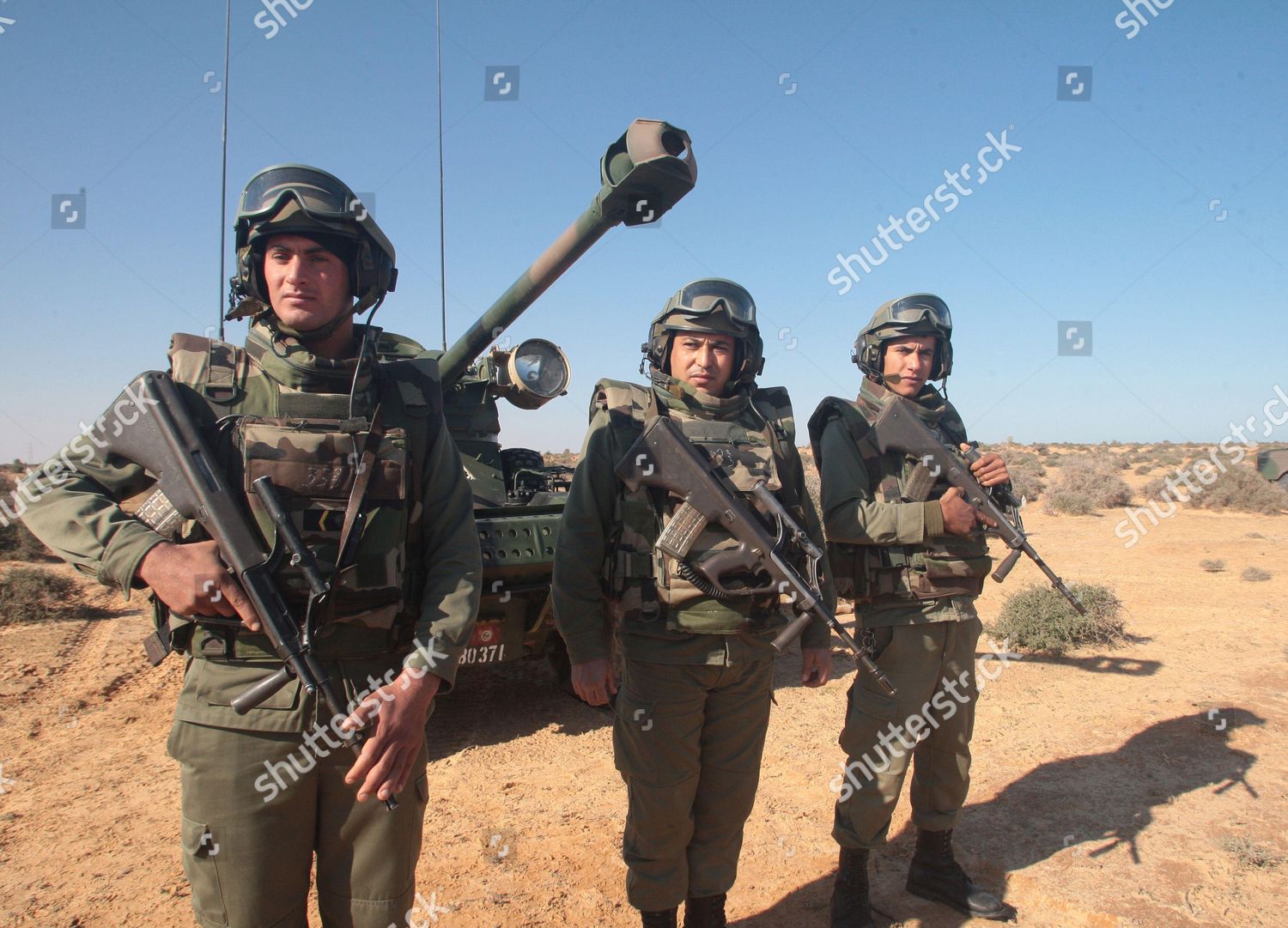 tunisian-army-take-security-measures-at-ras-jedir-border-as-libyan-clashes-intensify-medenine-...jpg