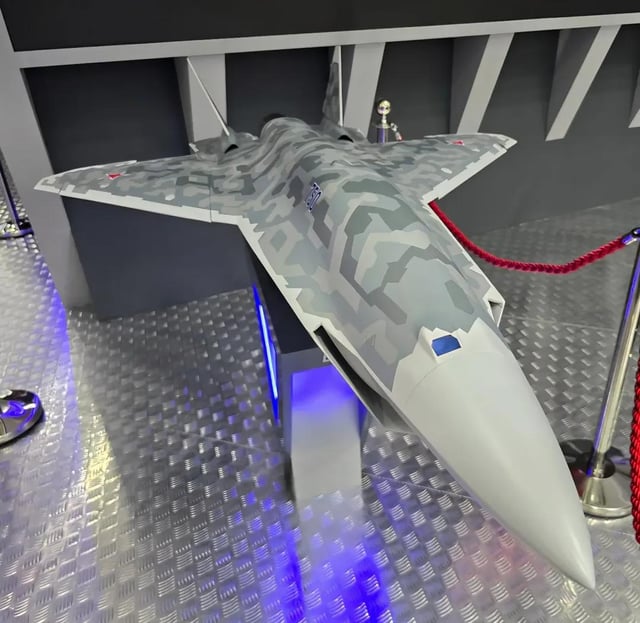 unmanned-su-75-dubai-airshow-2025-v0-k7tzxt0i642g1.jpg