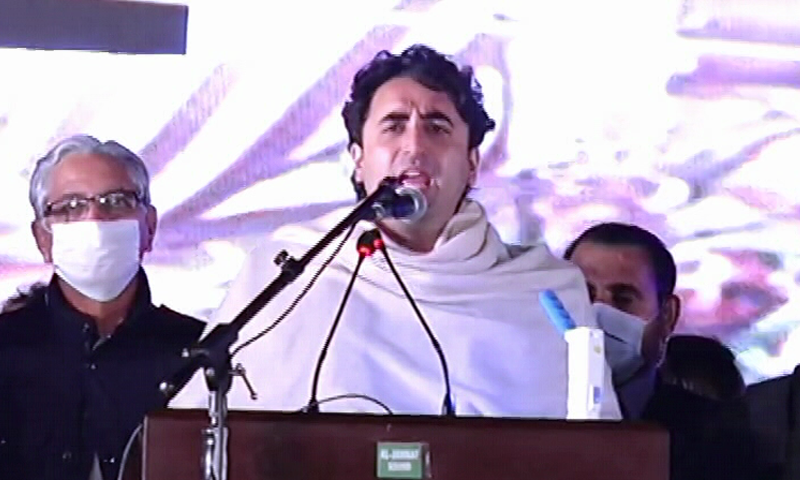 PPP Chief Bilawal Bhutto-Zardari addresses a public meeting arranged by PDM at Lahore's Minar-i-Pakistan. — DawnNewsTV