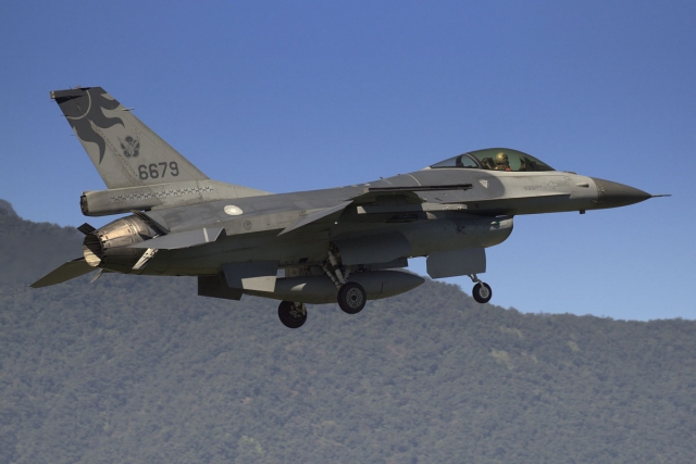 Taiwan_F-16_6679_RCYU_03Dec18_Jim_Walg_640.jpg