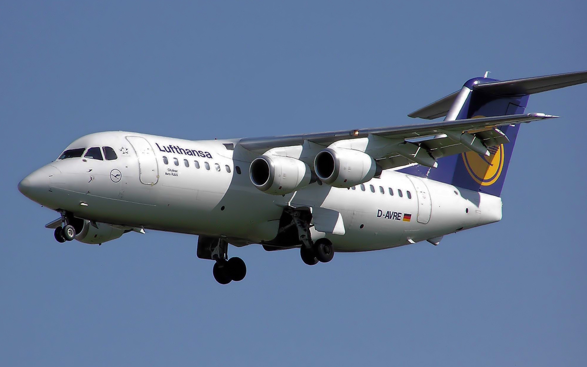 Lufthansa.rj85.arp.jpg