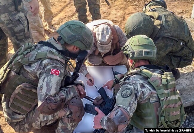 Turkish and Russian soldiers in northern Syria, 2019