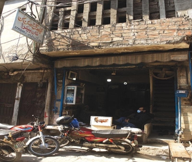 Mujahid Taj Din Naan Bakers is located in the congested Mozang area