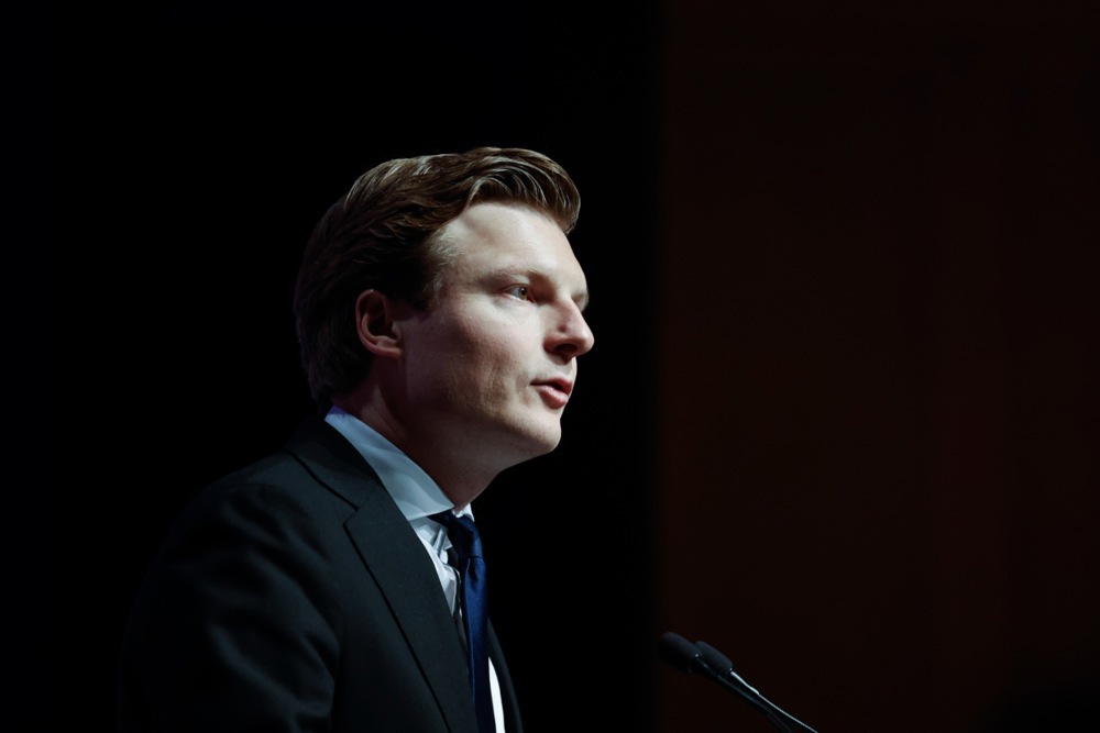 www.euractiv.com
