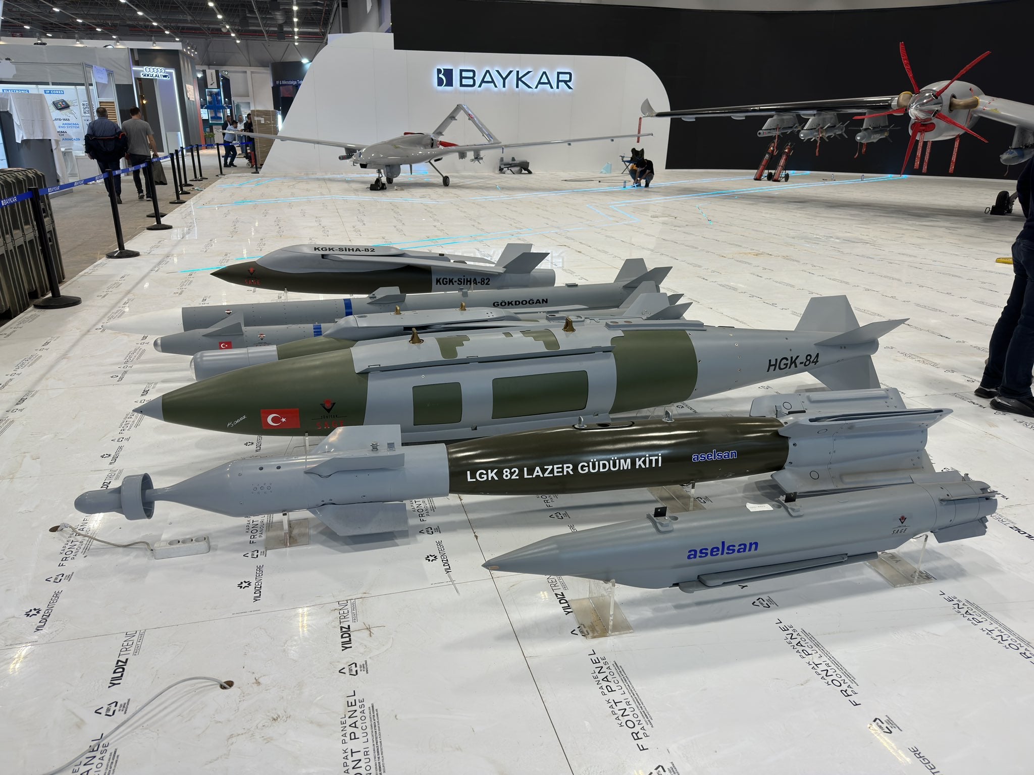 LGK-82, HGK-84, KGK-82, TEBER-82 laser guided bombs; ASELSAN Miniature Bomb  and Gökdoğan-Bozdoğan Air-to-Air missiles of Turkish Air Force shown at  Saha Expo 2022 fair, with Bayraktar TB2 and Akıncı UCAVs. [2048x1563] :