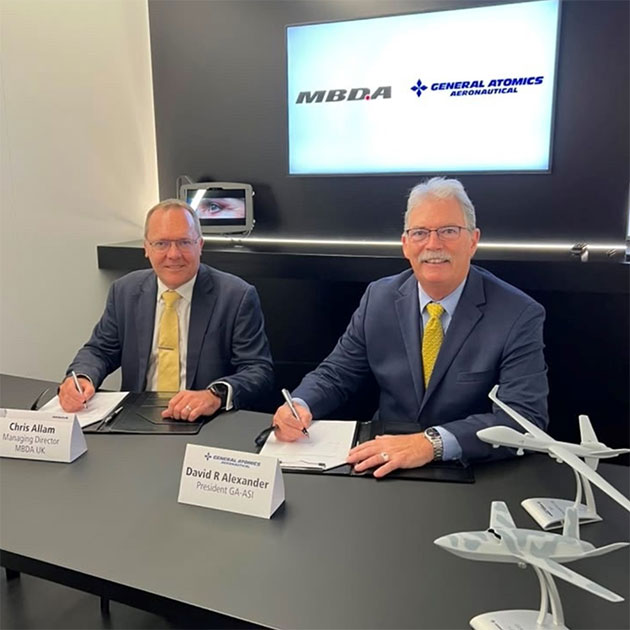GA-ASI’s David R. Alexander (right) signs a memorandum of understanding with MBDA’s Chris Allam.