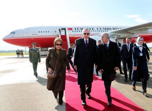 Le couple présidentiel turc accueilli par le chef de l’État algérien, Abdelmadjid Tebboune,le 26 janvier 2020, à Alger.