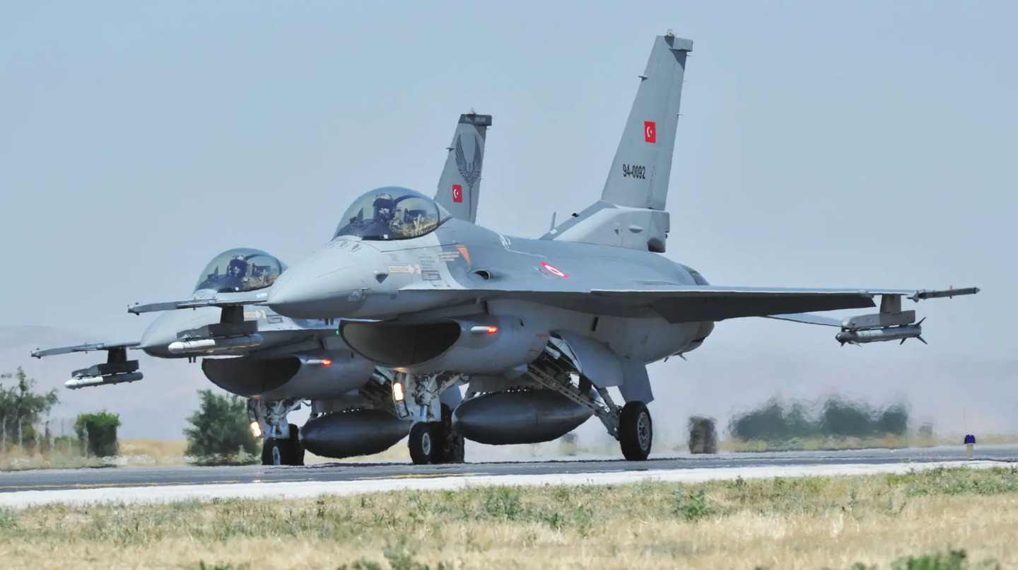 A Turkish Air Force F-16 pair heads out for a training mission, led by an F-16C Block 50. <em>TURKISH MINISTRY OF NATIONAL DEFENSE</em>