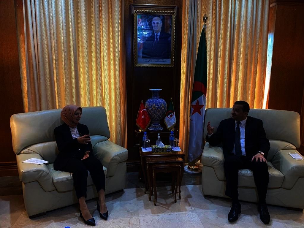 Turkish Ambassador in Algiers Mahinur Özdemir Göktaş (L) and Algeria's Energy Minister Mohamed Arkab during a meeting in Algiers, Algeria, Oct. 7, 2021. (Photo: @CezayirBE)