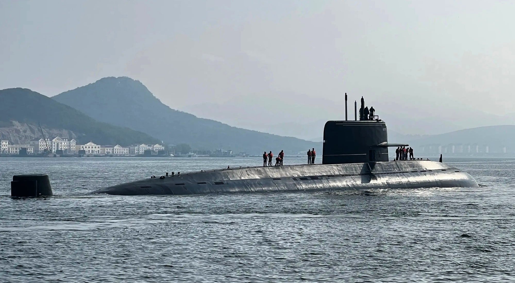 One of Pakistan Hangor-class submarines undergoing sea trials