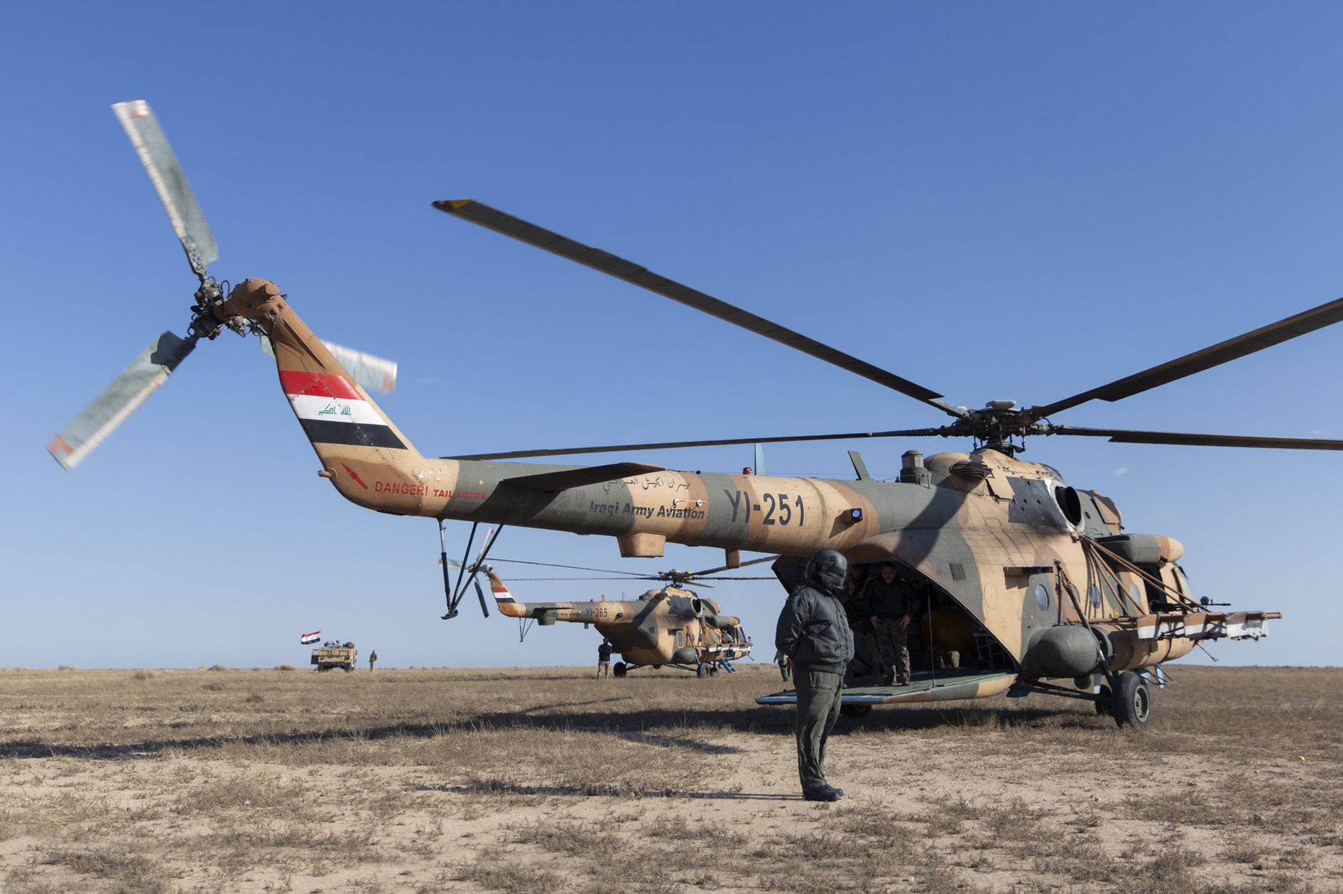 Iraq_IAAC_Mi-171_YI-251_and_YI-265.jpg