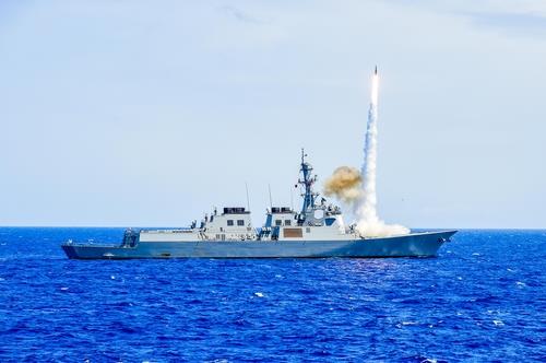 The ROKS Yulgok Yi I destroyer fires an SM-2 interceptor to strike an unmanned aerial target in waters near Hawaii on July 9, 2024, during the U.S.-led Rim of the Pacific exercise, in this photo provided by the Navy. (PHOTO NOT FOR SALE) (Yonhap)