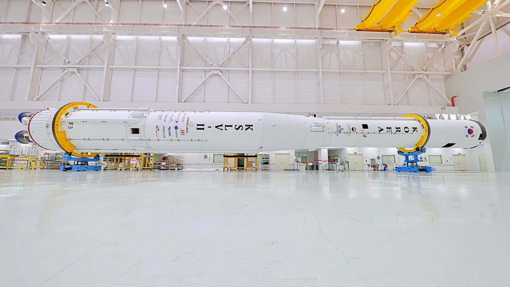 This undated photo provided by the Korea Aerospace Research Institute (KARI) shows the lower stages of South Korea's first homegrown rocket Nuri at the Naro Space Center in Goheung, South Jeolla Province. (PHOTO NOT FOR SALE) (Yonhap)