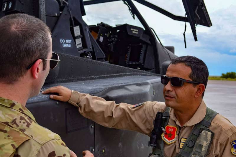 Colonel-Khaled-Sami-le-premier-Marocain-a-avoir-pilote-un-Apache.jpg