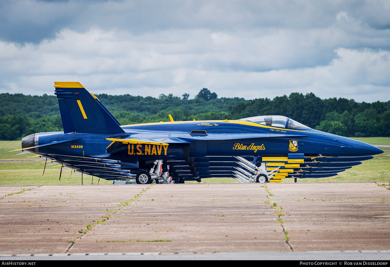 USN_Blue_Angels_FA-18C_Rob_van_Disseldorp.jpg