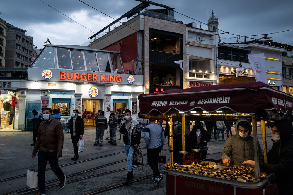 A street vendor in Istanbul, Turkey.
