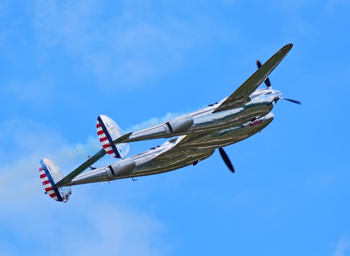 OSH38-3-FlyingInAirShowjpg.jpg