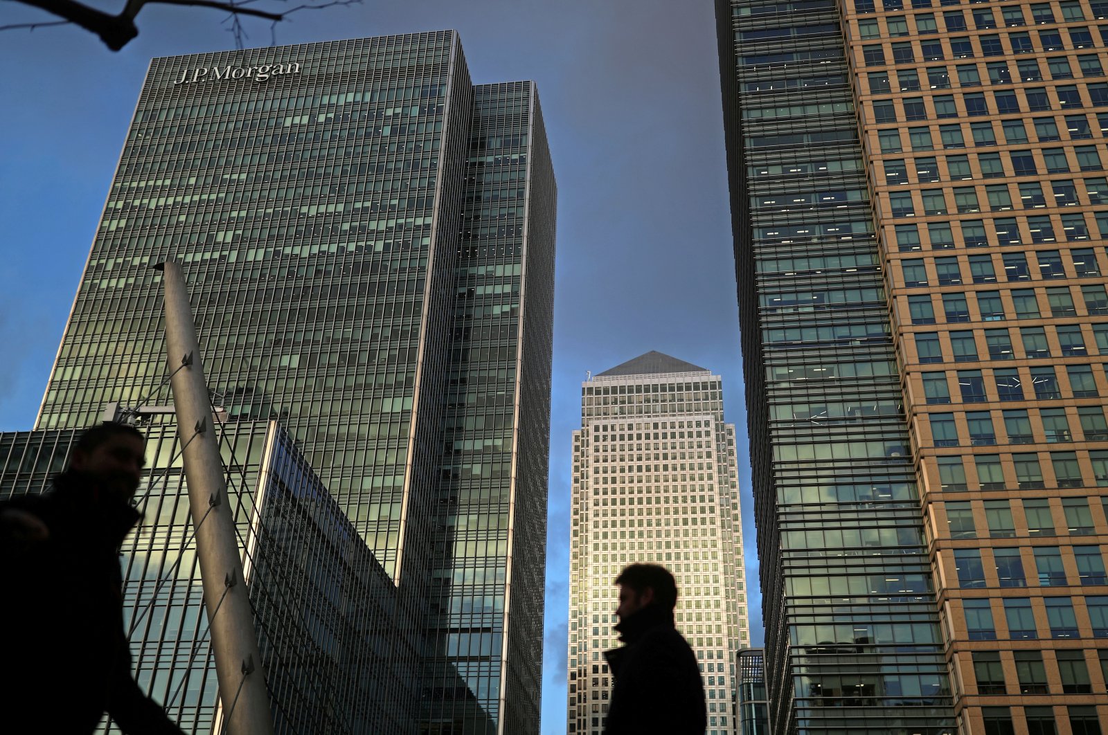 People walk through the Canary Wharf financial district of London, Britain, Dec. 7, 2018. (Reuters Photo)