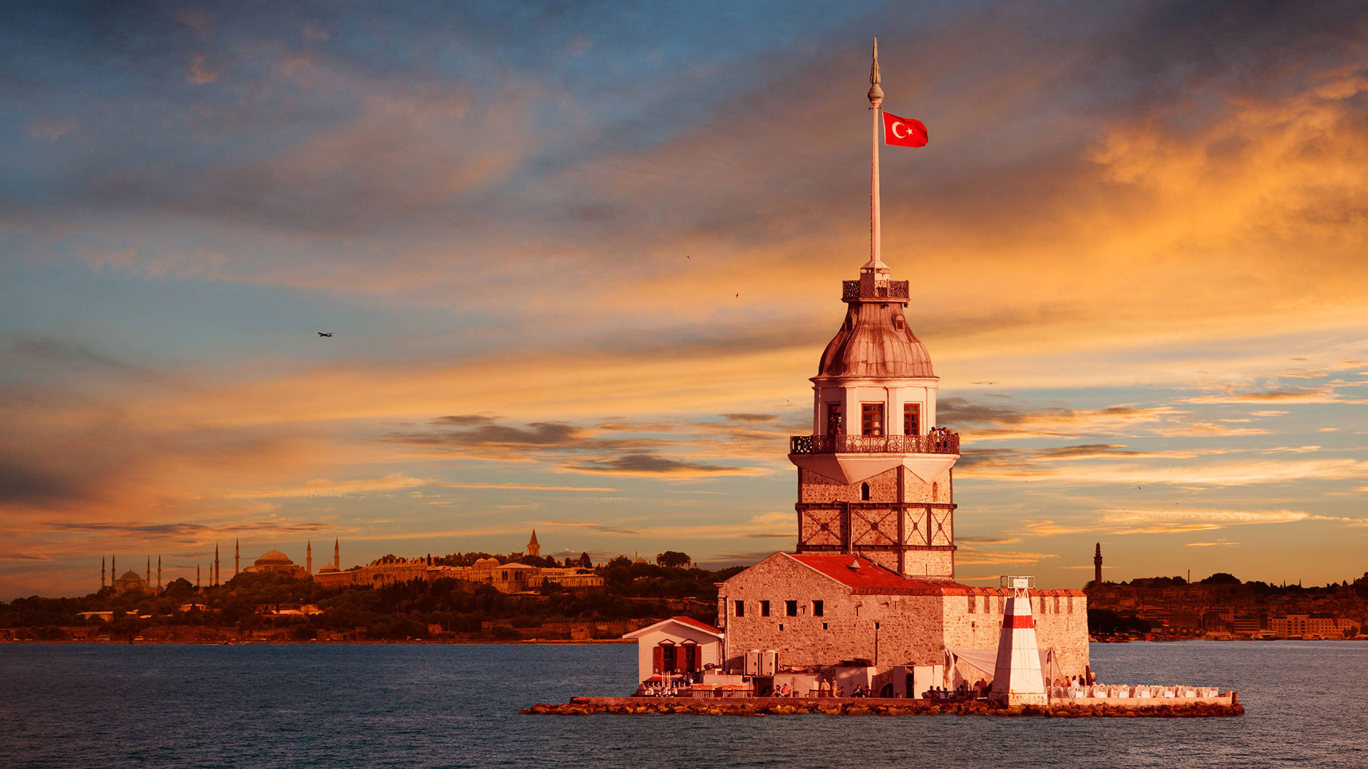 istanbul-manzarali-turk-bayragi-resimleri-8.jpg