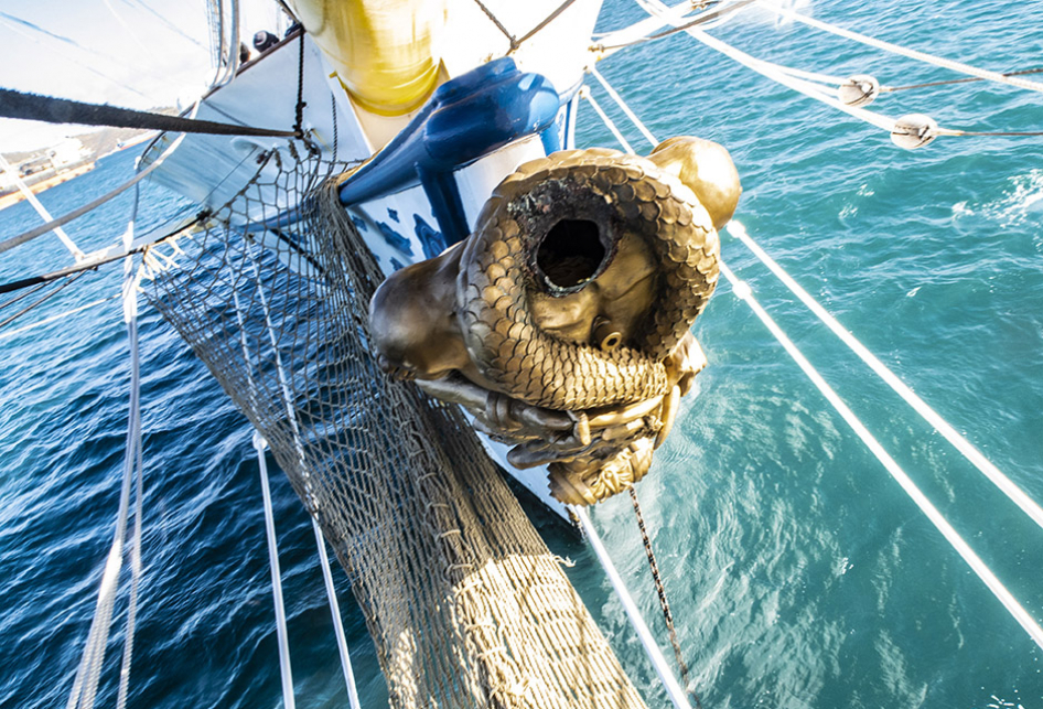 p_1629980391d86-cuaca-buruk-pelayaran-kri-bima-suci.jpg