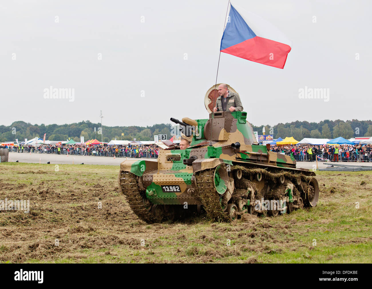 tschechoslowakische-koda-lt-vz-35-leichte-panzer-aus-der-zwischenkriegszeit-dfdkbe.jpg