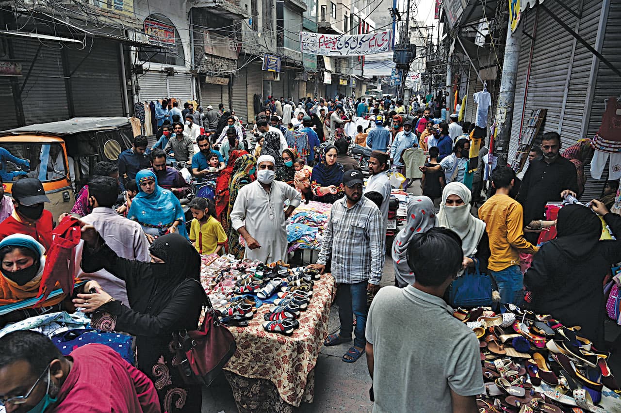 During lockdown, shopkeepers at Lahore's Anarkali Bazaar sell products on the streets while keeping their stores shuttered to avoid confrontations with the police | Arif Ali/White Star