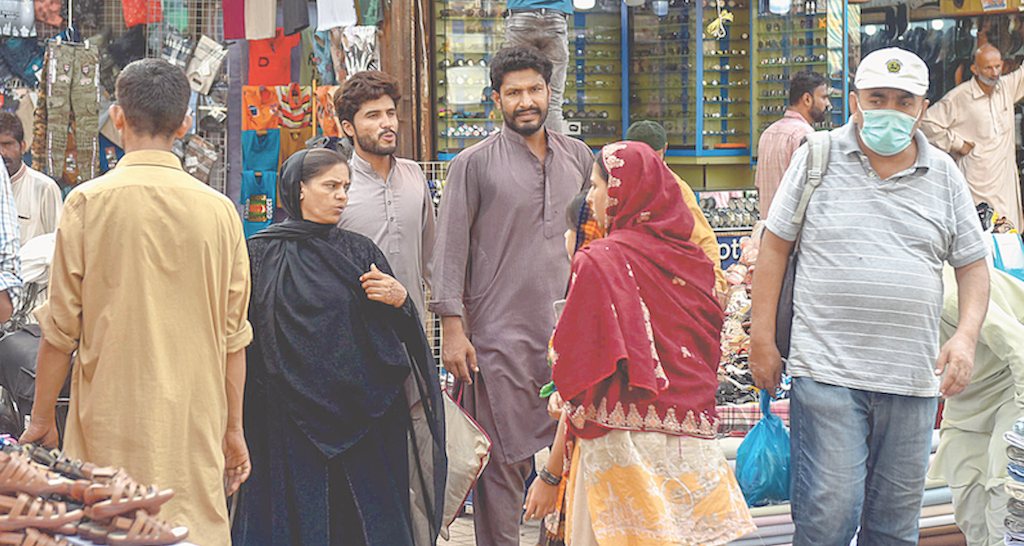Most customers and shopkeepers have stopped wearing face masks in crowded markets in Karachi | Fahim Siddiqui/White Star