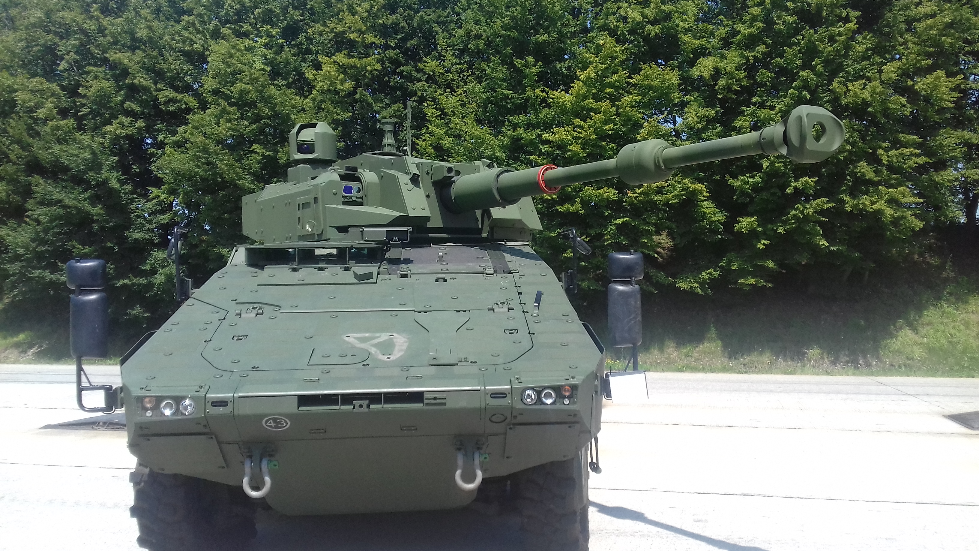 john-cockerill-unveils-boxer-8x8-armored-vehicle-with-cockerill-3105-turret-1.jpg